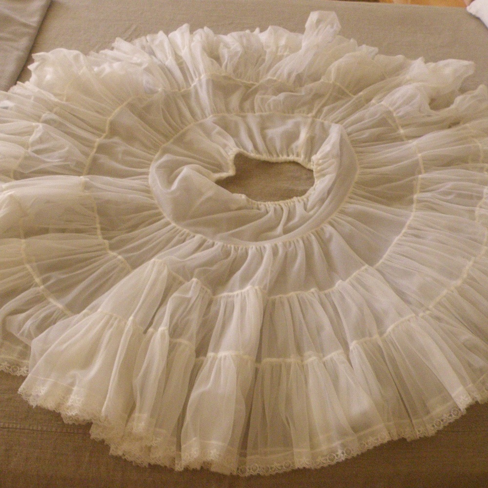 True Vintage Full-Circle Crinoline Petticoat Slip White Nylon Skirt